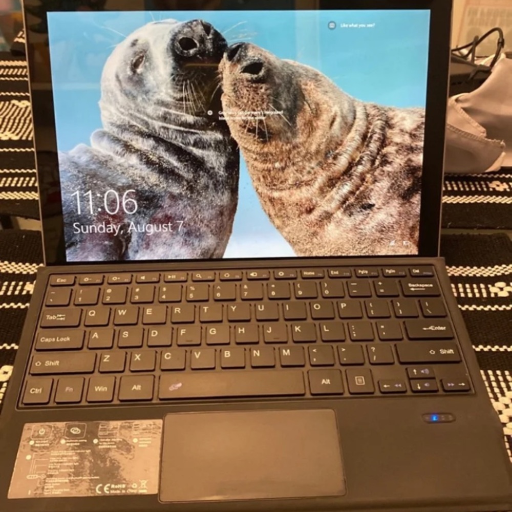 Mircosoft surface pro 5 with accessories
